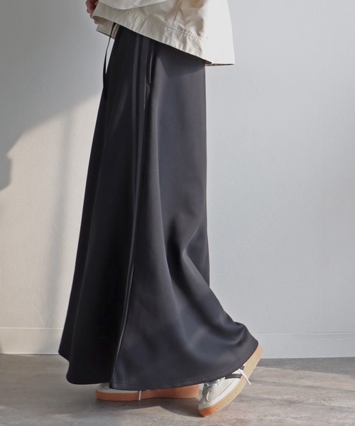 COURO（コウロ）の「ダンボールニットサイドラインスカート（スカート・レディース・ブラック/ホワイト/ネイビー・L/M）」の13枚目の写真