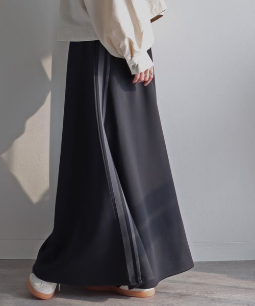 COURO（コウロ）の「ダンボールニットサイドラインスカート（スカート・レディース・ブラック/ホワイト/ネイビー・L/M）」の14枚目の写真