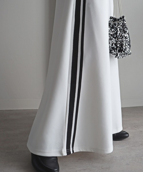 COURO（コウロ）の「ダンボールニットサイドラインスカート（スカート・レディース・ブラック/ホワイト/ネイビー・L/M）」の20枚目の写真