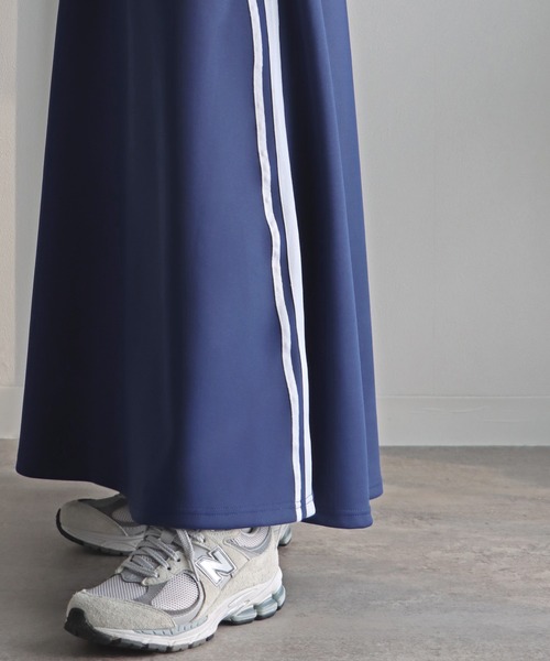 COURO（コウロ）の「ダンボールニットサイドラインスカート（スカート・レディース・ブラック/ホワイト/ネイビー・L/M）」の11枚目の写真