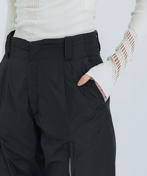 YOHEI OHNO（ヨウヘイオオノ）の「【YOHEI OHNO/ヨウヘイオオノ】《STUDIOUS別注》パデッドトラウザーパンツ（その他パンツ・レディース・ホワイト/ブラック・36/38）」の4枚目の写真