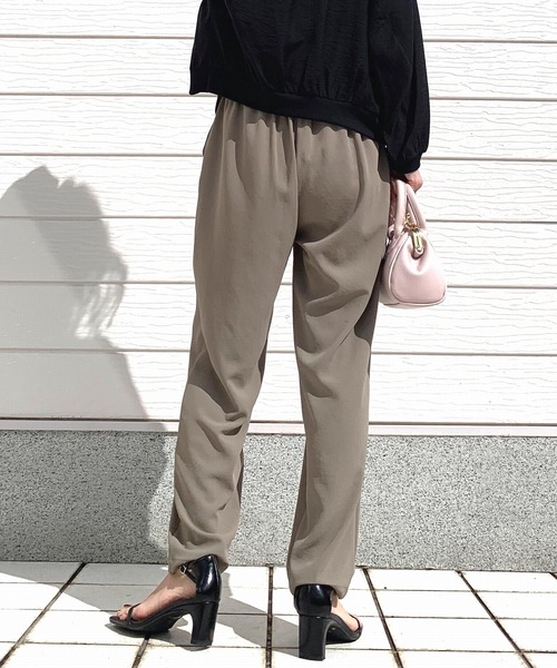 Q（キュー）の「ストレッチテーパードパンツ（その他パンツ・レディース・ネイビー/ブラウン・MEDIUM）」の4枚目の写真