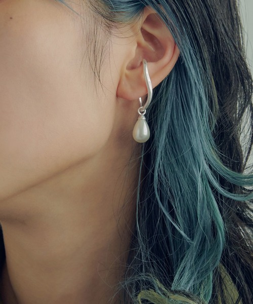 GOLDY(ゴールディ)の「スウィング ライン パール イヤーカフ(イヤーカフ・レディース・ゴールド/シルバー系その他/ゴールド系その他/シルバー・FREE)」の3枚目の写真