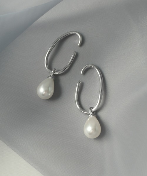 GOLDY(ゴールディ)の「スウィング ライン パール イヤーカフ(イヤーカフ・レディース・ゴールド/シルバー系その他/ゴールド系その他/シルバー・FREE)」の2枚目の写真