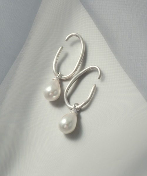 GOLDY(ゴールディ)の「スウィング ライン パール イヤーカフ(イヤーカフ・レディース・ゴールド/シルバー系その他/ゴールド系その他/シルバー・FREE)」の8枚目の写真