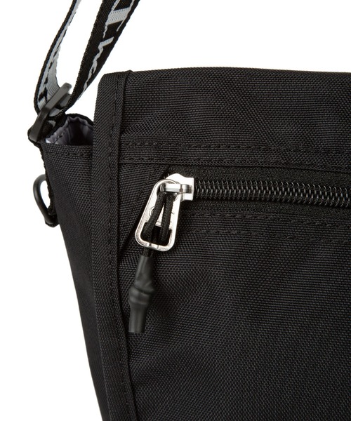 Champion（チャンピオン）の「champion/チャンピオン ショルダーバッグ エスター No.63883（ショルダーバッグ・メンズ・ブラック/サンドベージュ/ネイビー・FREE）」の11枚目の写真