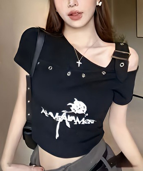 FUNALIVE(ファンアライブ)の「ショルダーデザインベルトクロップド丈バラモチーフ半袖カットソー(Tシャツ/カットソー・レディース・ブラック/ホワイト・FREE)」の2枚目の写真