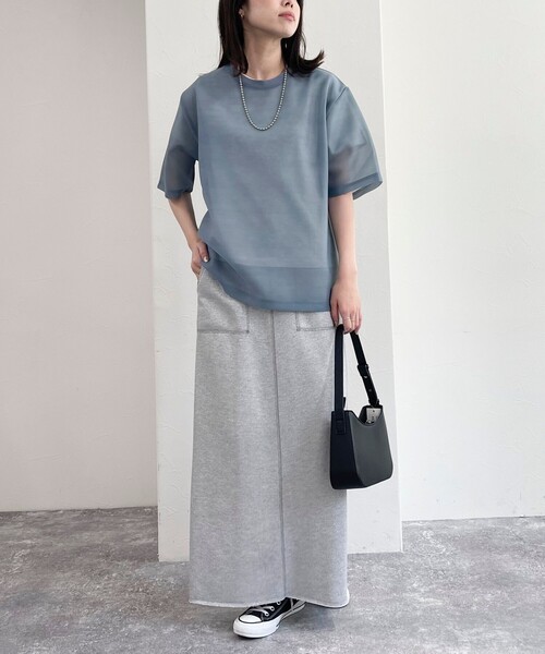 fredy emue（フレディエミュ）の「シアーダンボールトップス（Tシャツ/カットソー・レディース・グレイッシュベージュ/ブラック/グレイッシュブルー・38）」の4枚目の写真