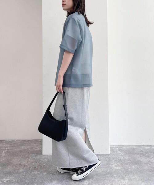 fredy emue（フレディエミュ）の「シアーダンボールトップス（Tシャツ/カットソー・レディース・グレイッシュベージュ/ブラック/グレイッシュブルー・38）」の6枚目の写真