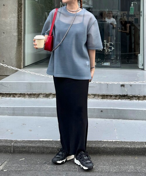 fredy emue（フレディエミュ）の「シアーダンボールトップス（Tシャツ/カットソー・レディース・グレイッシュベージュ/ブラック/グレイッシュブルー・38）」の16枚目の写真