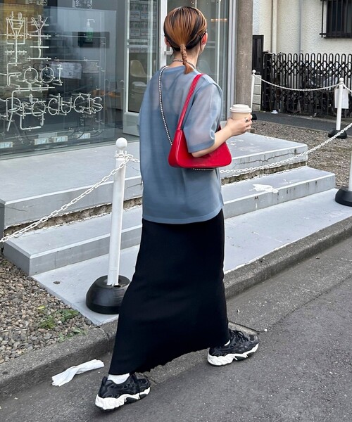 fredy emue（フレディエミュ）の「シアーダンボールトップス（Tシャツ/カットソー・レディース・グレイッシュベージュ/ブラック/グレイッシュブルー・38）」の18枚目の写真