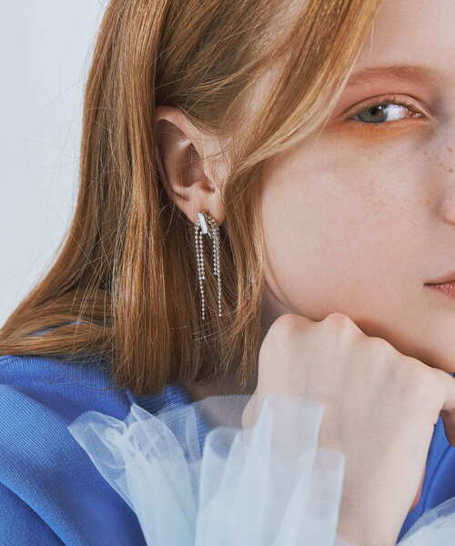 SMELLY（スメリー）の「メタルスクエアボールチェーンイヤリング（イヤリング・レディース・シルバー・-）」の5枚目の写真