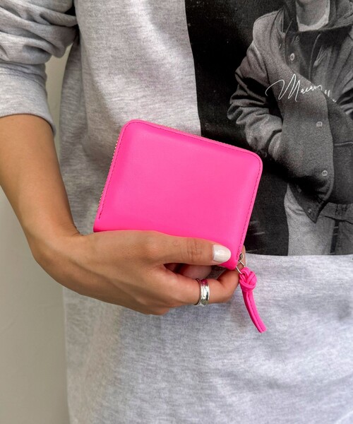 fredy emue(フレディエミュ)の「ストラップ付蛍光レザーウォレット(財布・レディース・オレンジ/イエロー/ライトグリーン/ピンク・FREE)」の4枚目の写真