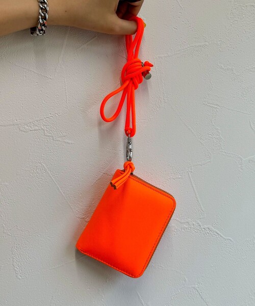 fredy emue(フレディエミュ)の「ストラップ付蛍光レザーウォレット(財布・レディース・オレンジ/イエロー/ライトグリーン/ピンク・FREE)」の6枚目の写真