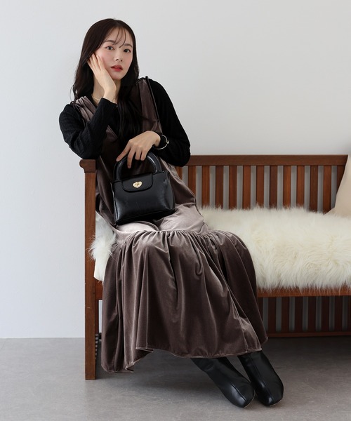 BLUEEAST（ブルーイースト）の「ベロアジャンパースカート（ジャンパースカート・レディース・ブラウン/ブラック/モカ・MEDIUM）」の3枚目の写真