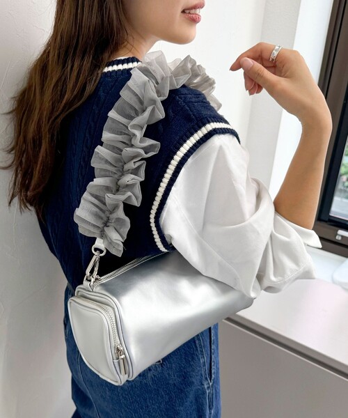 fredy emue（フレディエミュ）の「フリルハンドル横長ボックスショルダーバック（ショルダーバッグ・レディース・シルバー/ブラック・FREE）」の6枚目の写真