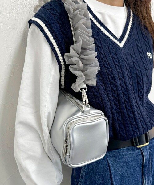 fredy emue（フレディエミュ）の「フリルハンドル横長ボックスショルダーバック（ショルダーバッグ・レディース・シルバー/ブラック・FREE）」の9枚目の写真