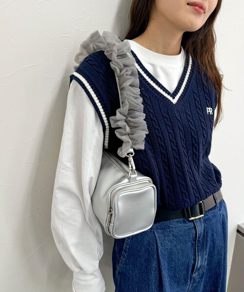 fredy emue（フレディエミュ）の「フリルハンドル横長ボックスショルダーバック（ショルダーバッグ・レディース・シルバー/ブラック・FREE）」の10枚目の写真