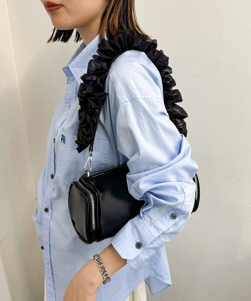 fredy emue（フレディエミュ）の「フリルハンドル横長ボックスショルダーバック（ショルダーバッグ・レディース・シルバー/ブラック・FREE）」の11枚目の写真