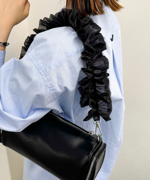fredy emue（フレディエミュ）の「フリルハンドル横長ボックスショルダーバック（ショルダーバッグ・レディース・シルバー/ブラック・FREE）」の12枚目の写真