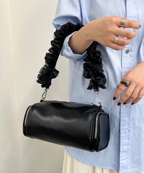fredy emue（フレディエミュ）の「フリルハンドル横長ボックスショルダーバック（ショルダーバッグ・レディース・シルバー/ブラック・FREE）」の14枚目の写真