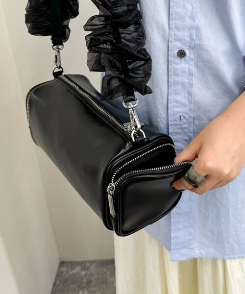 fredy emue（フレディエミュ）の「フリルハンドル横長ボックスショルダーバック（ショルダーバッグ・レディース・シルバー/ブラック・FREE）」の15枚目の写真