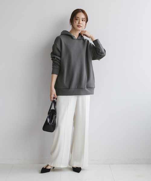 Noble(ノーブル)の「《一部店舗・WEB限定》ダンボールフーディープルオーバー(スウェット・レディース・カーキ/アイボリー/チャコールグレー/ライトグレー・FREE)」の6枚目の写真