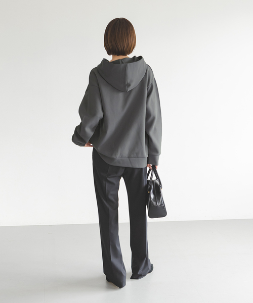 Noble(ノーブル)の「《一部店舗・WEB限定》ダンボールフーディープルオーバー(スウェット・レディース・カーキ/アイボリー/チャコールグレー/ライトグレー・FREE)」の12枚目の写真