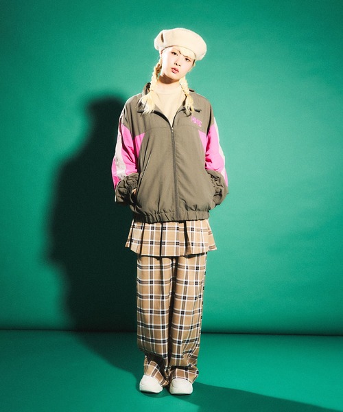 PUNYUS（プニュズ）の「2タックチェックワイドスラックス（スラックス・レディース・ベージュ/グレー・1/2/3/4）」の18枚目の写真