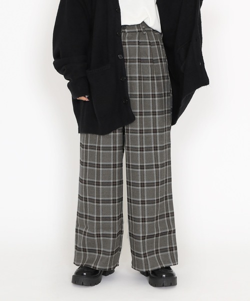 PUNYUS（プニュズ）の「2タックチェックワイドスラックス（スラックス・レディース・ベージュ/グレー・1/2/3/4）」の7枚目の写真