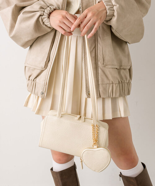 OLIVE des OLIVE（オリーブデオリーブ）の「ハートチャーム付きスクエアバッグ（ショルダーバッグ・レディース・アイボリー/サックスブルー/ブラック/ダークブラウン・FREE）」の15枚目の写真