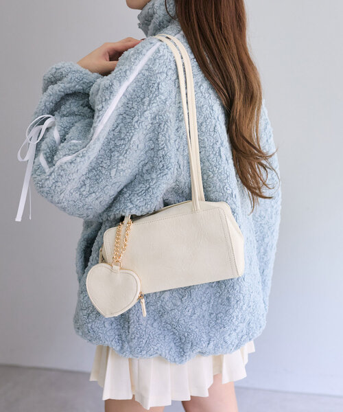 OLIVE des OLIVE（オリーブデオリーブ）の「ハートチャーム付きスクエアバッグ（ショルダーバッグ・レディース・アイボリー/サックスブルー/ブラック/ダークブラウン・FREE）」の16枚目の写真