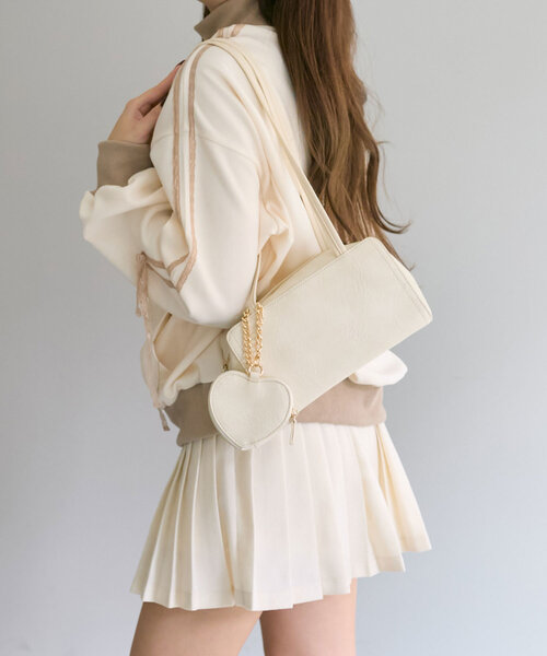 OLIVE des OLIVE（オリーブデオリーブ）の「ハートチャーム付きスクエアバッグ（ショルダーバッグ・レディース・アイボリー/サックスブルー/ブラック/ダークブラウン・FREE）」の18枚目の写真