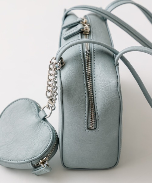 OLIVE des OLIVE（オリーブデオリーブ）の「ハートチャーム付きスクエアバッグ（ショルダーバッグ・レディース・アイボリー/サックスブルー/ブラック/ダークブラウン・FREE）」の7枚目の写真