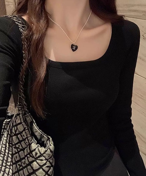 gossip！ロサンゼルス（ゴシップロサンゼルス）の「YUGA　スクエアカラー　スリムトップス（Tシャツ/カットソー・レディース・ホワイト/オフホワイト/ブラック・FREE）」の3枚目の写真