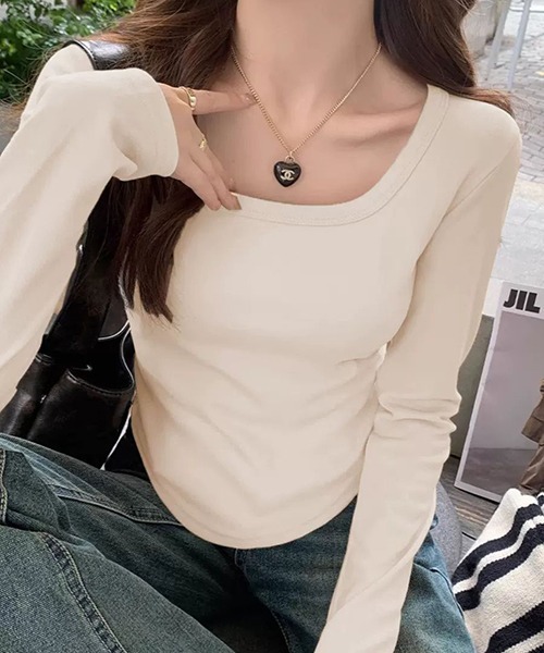 gossip！ロサンゼルス（ゴシップロサンゼルス）の「YUGA　スクエアカラー　スリムトップス（Tシャツ/カットソー・レディース・ホワイト/オフホワイト/ブラック・FREE）」の4枚目の写真