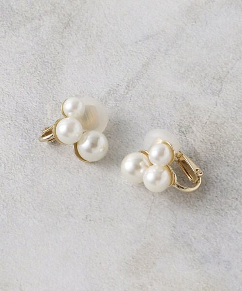 OPAQUE.CLIP（オペークドットクリップ）の「フェイクパールイヤリング（イヤリング・レディース・シルバー/ゴールド・00）」の2枚目の写真