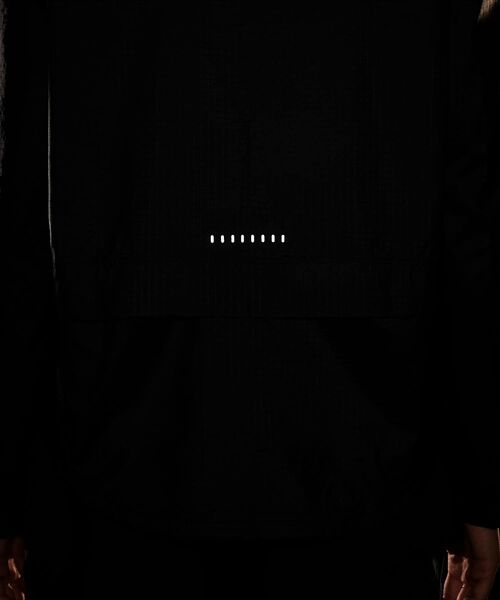 NIKE(ナイキ)の「ナイキ エッセンシャル ウィメンズ ランニングジャケット / Nike Essential Women's Running Jacket CU3218-010 Black(その他アウター・レディース・ブラック・L/M/S/XL/XS)」の10枚目の写真