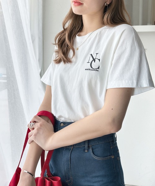Java(ジャバ)の「《JaVaジャバコラボ》大人カジュアルにぴったり!綿100%英字胸刺繍ピグメント加工Tシャツ(半袖)(Tシャツ/カットソー・レディース・チャコール/グリーン/オフホワイト/ライトベージュ・LARGE/MEDIUM/SMALL/X-LARGE)」の2枚目の写真