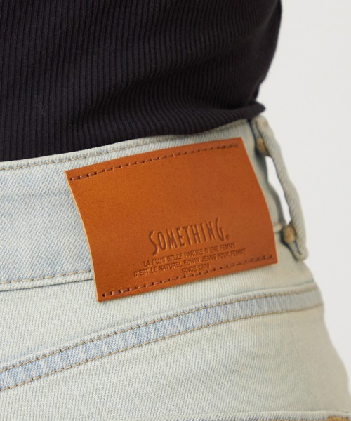 SOMETHING（サムシング）の「SOMETHING HANAタックカーブデニムパンツ（デニムパンツ・レディース・インディゴブルー/オフホワイト/ライトインディゴブルー/ブラック系その他/ベージュ/ピンク・SMALL/LARGE/MEDIUM/X-SMALL）」の19枚目の写真