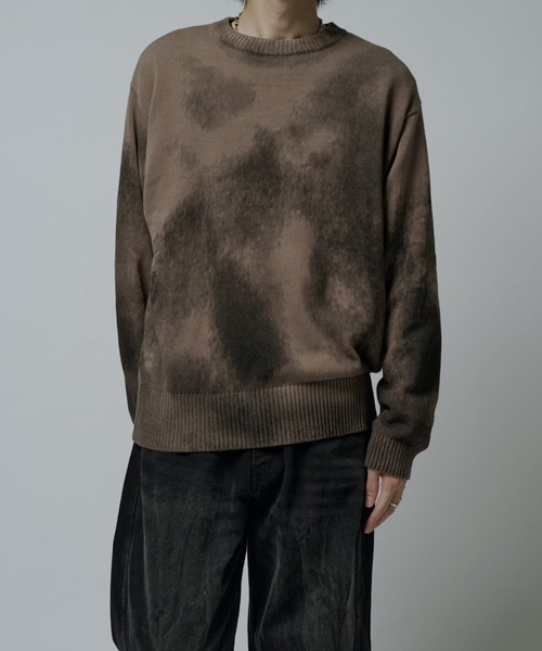 Lui's（ルイス）の「スプレープリントクルーネックニット（ニット/セーター・メンズ・ブルー/オフホワイト/グレー/モカ・S/M）」の14枚目の写真