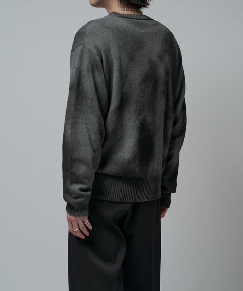 Lui's（ルイス）の「スプレープリントクルーネックニット（ニット/セーター・メンズ・ブルー/オフホワイト/グレー/モカ・S/M）」の21枚目の写真