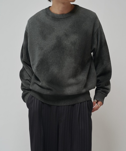 Lui's（ルイス）の「スプレープリントクルーネックニット（ニット/セーター・メンズ・ブルー/オフホワイト/グレー/モカ・S/M）」の6枚目の写真