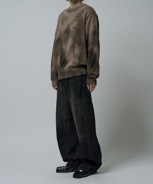 Lui's（ルイス）の「スプレープリントクルーネックニット（ニット/セーター・メンズ・ブルー/オフホワイト/グレー/モカ・S/M）」の8枚目の写真