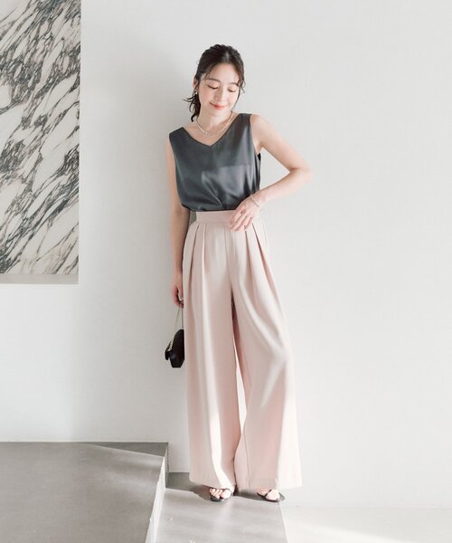 La boutique BonBon（ラブティックボンボン）の「【新色ピンク・ミント登場！miki監修】サテン2WAYタンク（タンクトップ・レディース・サックスブルー/ブラウン/ベージュ/ライトグレー/チャコールグレー/ホワイト/グレイッシュベージュ/ピンクベージュ/ブラック/ピンク/ミント・FREE）」の19枚目の写真