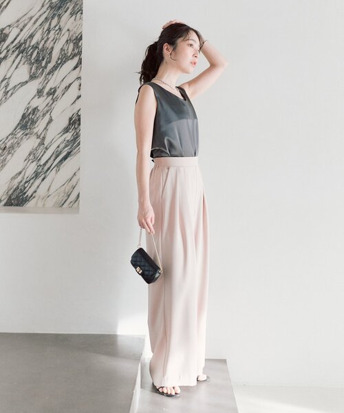 La boutique BonBon（ラブティックボンボン）の「【新色ピンク・ミント登場！miki監修】サテン2WAYタンク（タンクトップ・レディース・サックスブルー/ブラウン/ベージュ/ライトグレー/チャコールグレー/ホワイト/グレイッシュベージュ/ピンクベージュ/ブラック/ピンク/ミント・FREE）」の20枚目の写真