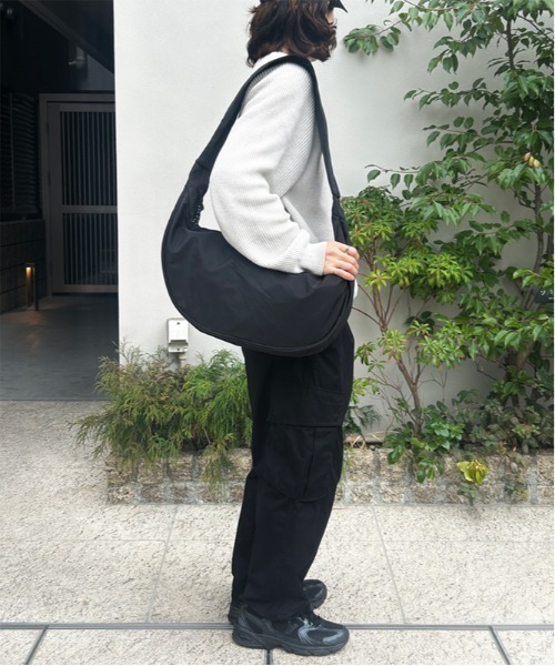 Bonjour Sagan（ボンジュールサガン）の「ビッグ ラウンド ワンショルダーバッグ【ユニセックス】（ショルダーバッグ・レディース・ブラック・FREE）」の18枚目の写真