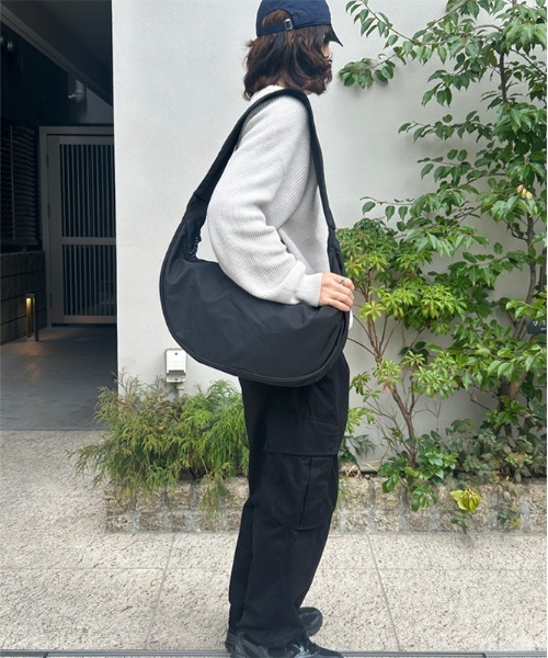 Bonjour Sagan（ボンジュールサガン）の「ビッグ ラウンド ワンショルダーバッグ【ユニセックス】（ショルダーバッグ・レディース・ブラック・FREE）」の22枚目の写真