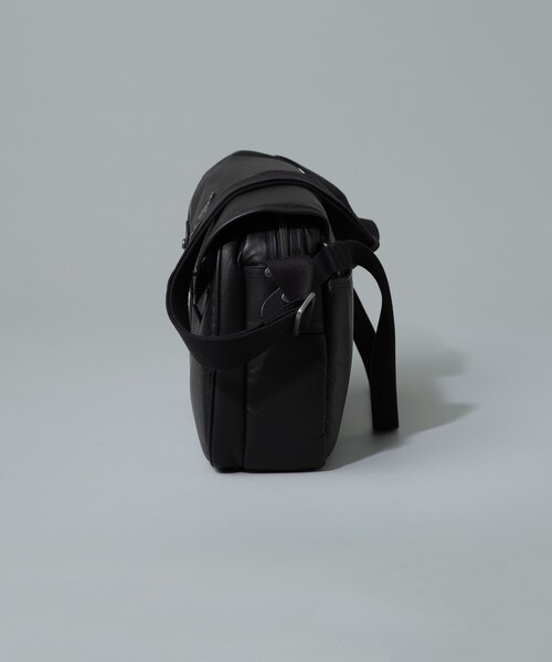 Hunting World(ハンティングワールド)の「HUNTING WORLD / レザー キャリーオール M(トートバッグ・メンズ・ブラック・ONE SIZE)」の3枚目の写真