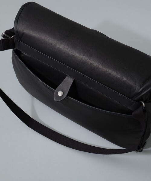 Hunting World(ハンティングワールド)の「HUNTING WORLD / レザー キャリーオール M(トートバッグ・メンズ・ブラック・ONE SIZE)」の5枚目の写真